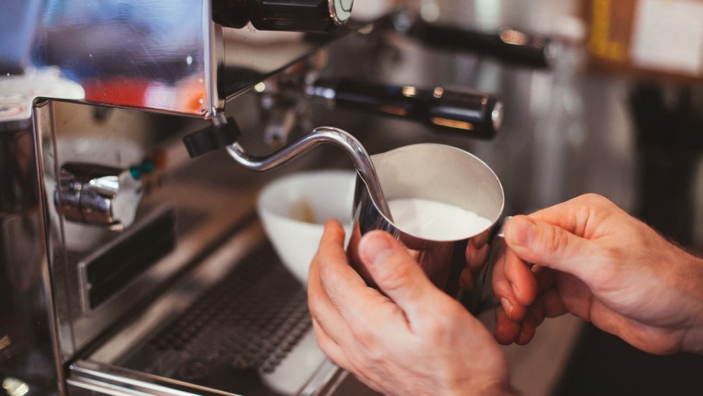 Cách pha latte đơn giản
