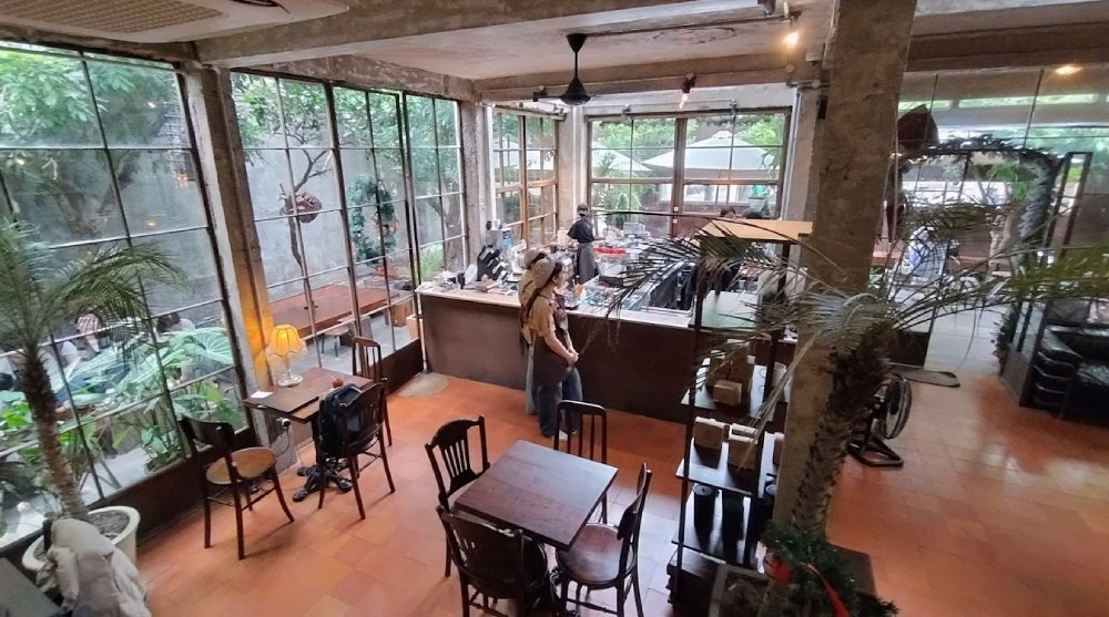 1a32efba-cafe-da-nang-15 Không gian quán mang phong cách như một công xưởng nhỏ